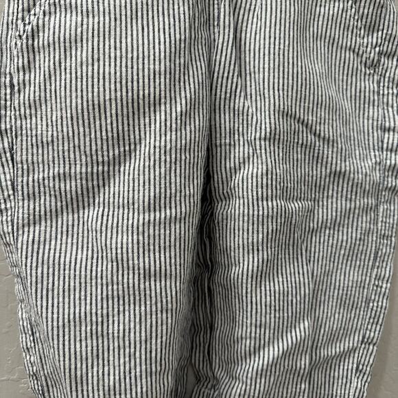 Gap Kids Dark Grey Vertical Pinstripe Cropped Pants - Picture 3 of 8